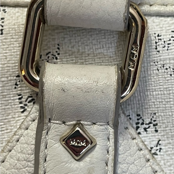 EUC MCM white leather shoulder bag crossbody purse - Picture 4 of 14